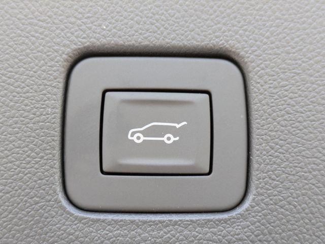 2026 Buick NV Avenir FWD