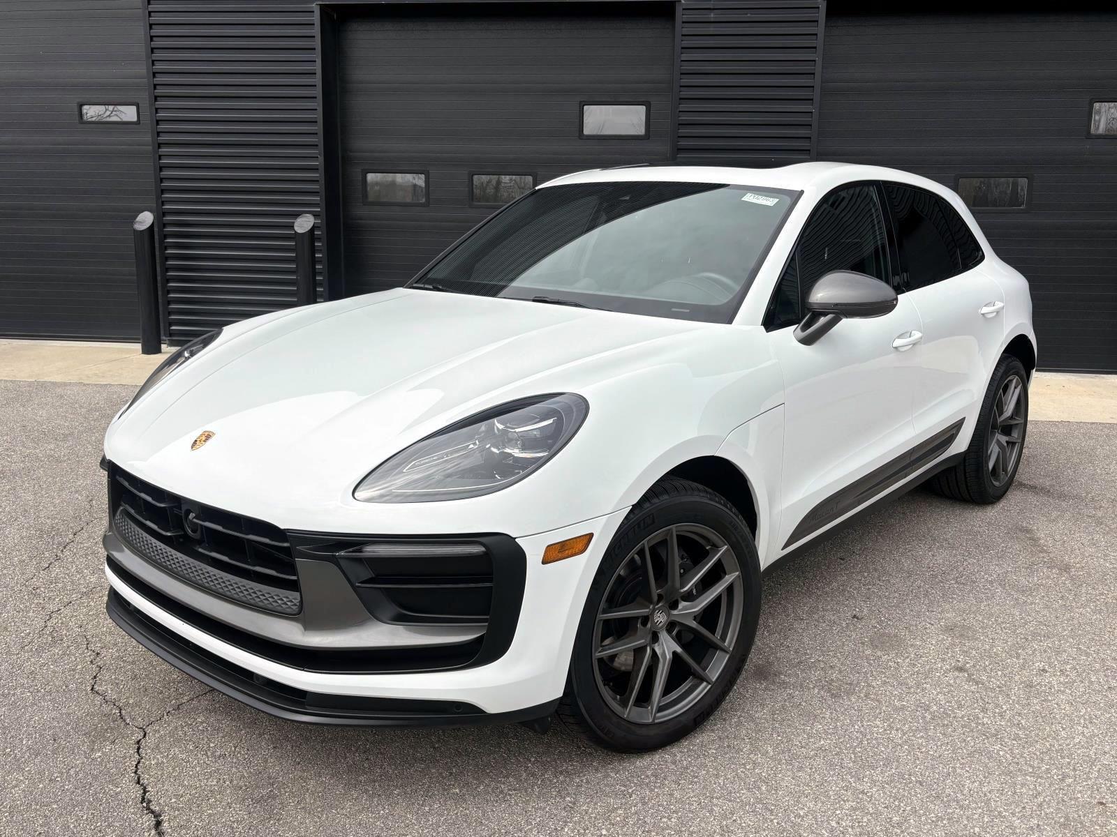 /2025 Porsche Macan