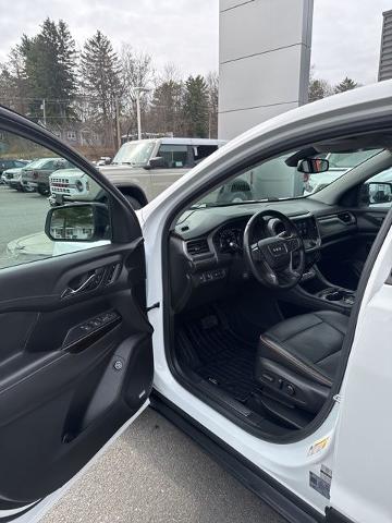 2023 GMC Acadia AWD AT4