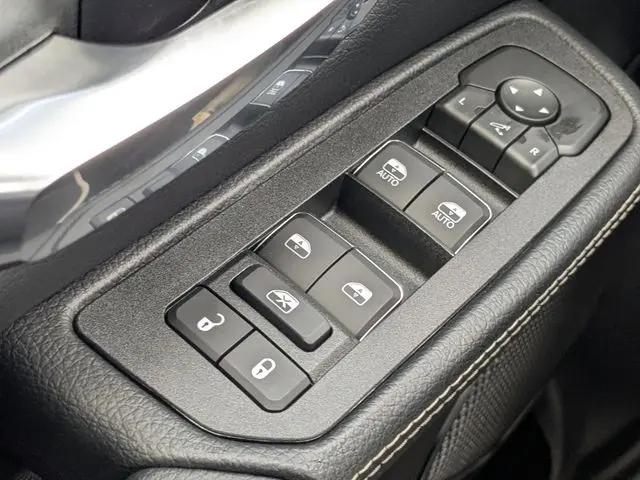 2026 Ram 1500 Laramie Crew Cab 4x4 57 Box