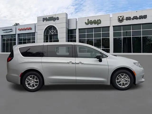 2026 Chrysler Voyager LX