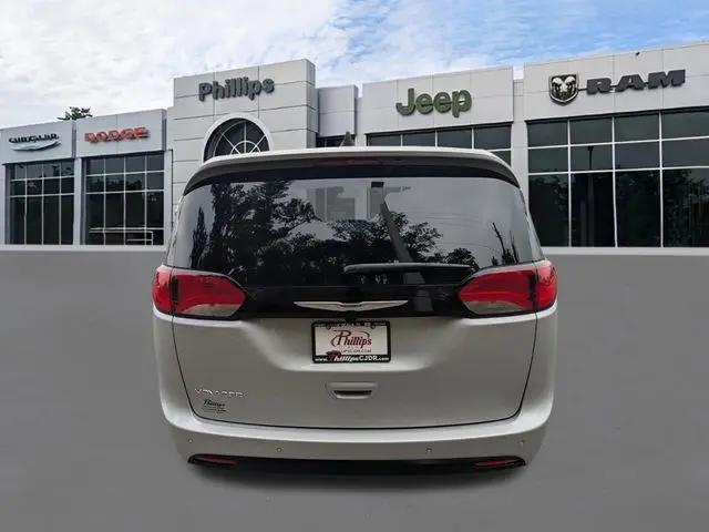 2026 Chrysler Voyager LX
