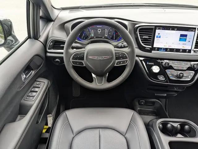2026 Chrysler Voyager LX