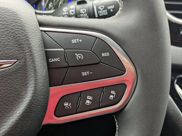 2026 Chrysler Voyager LX