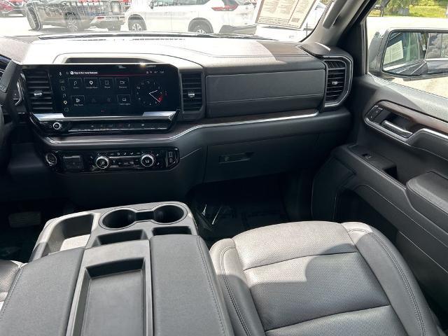 2025 GMC Sierra 1500 2WD Crew Cab Short Box SLT