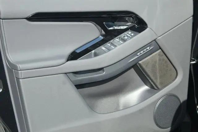 2026 Land Rover Range Rover Evoque Dynamic SE