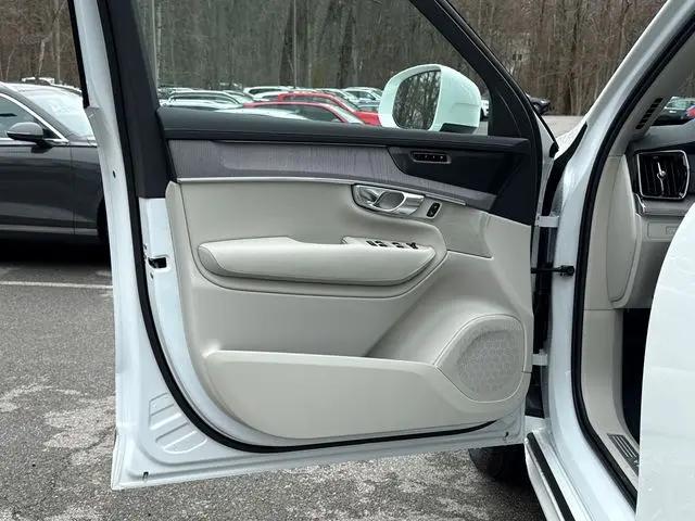 2026 Volvo XC90 Plug-In Hybrid Ultra, T8 AWD, Electric/Gasoline, Bright, 7 Seats