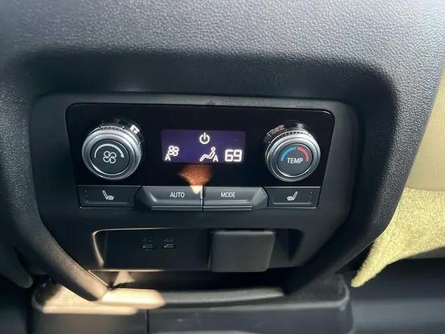 2026 GMC Acadia AT4 AWD