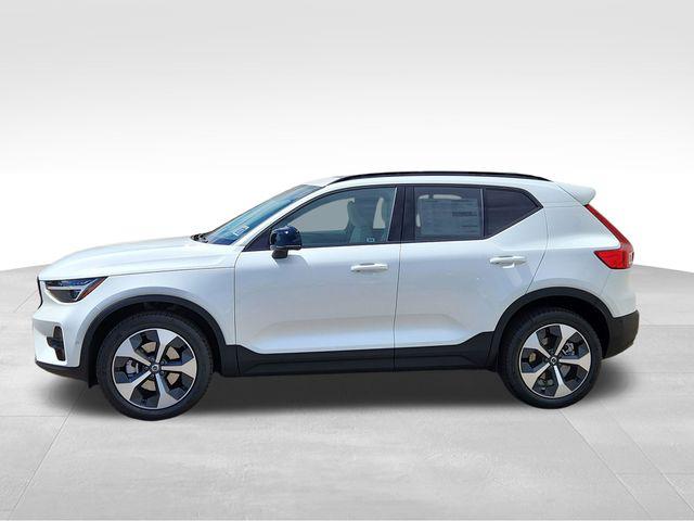 2026 Volvo XC40 Plus, B5 AWD Gas (mild hybrid), Dark