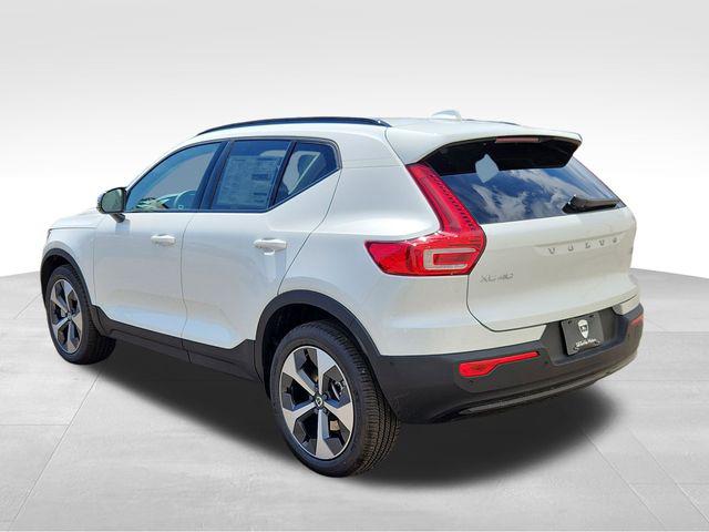2026 Volvo XC40 Plus, B5 AWD Gas (mild hybrid), Dark