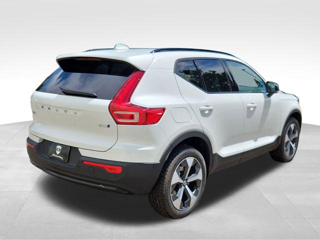 2026 Volvo XC40 Plus, B5 AWD Gas (mild hybrid), Dark
