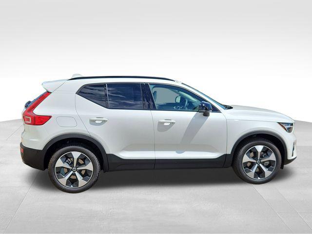 2026 Volvo XC40 Plus, B5 AWD Gas (mild hybrid), Dark