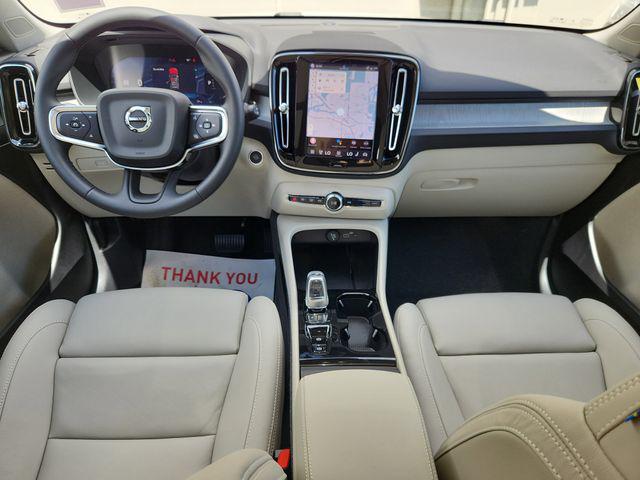 2026 Volvo XC40 Plus, B5 AWD Gas (mild hybrid), Dark