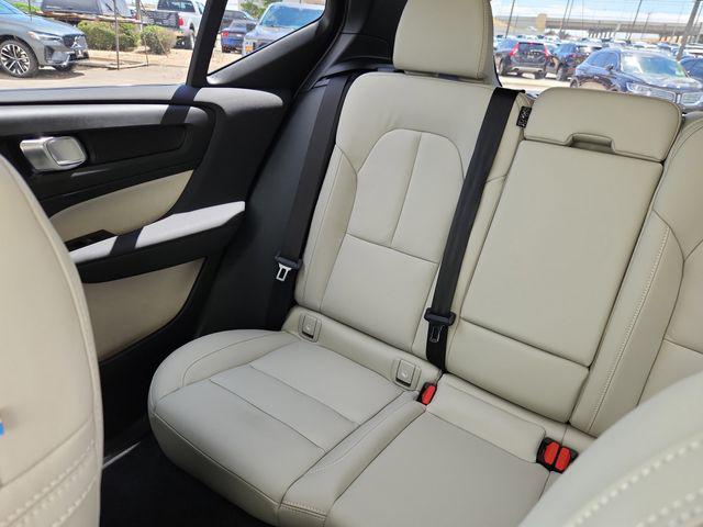 2026 Volvo XC40 Plus, B5 AWD Gas (mild hybrid), Dark
