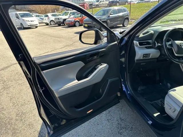 2022 Toyota Highlander LE