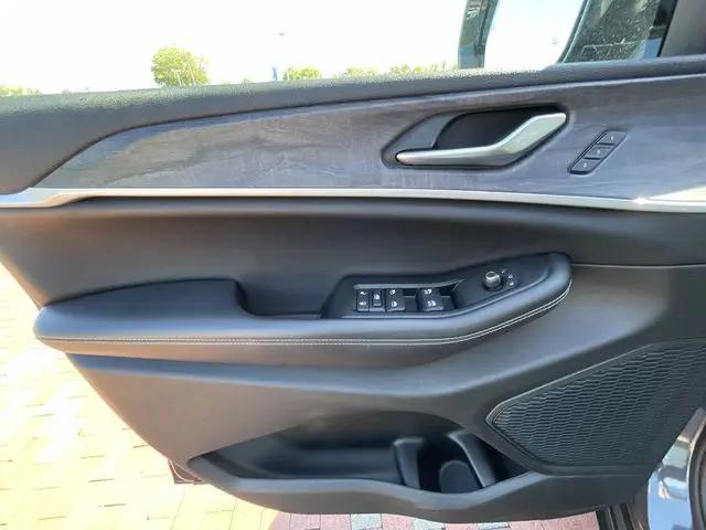 2023 Jeep Grand Cherokee Limited 4x2
