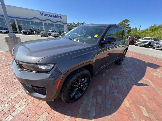2023 Jeep Grand Cherokee Limited 4x2