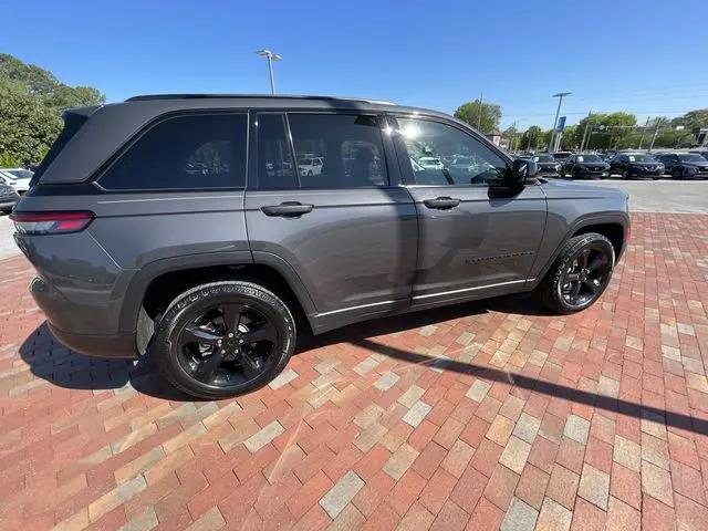 2023 Jeep Grand Cherokee Limited 4x2