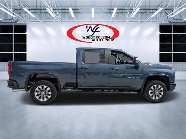 2024 Chevrolet Silverado 2500HD 4WD Crew Cab Standard Bed Custom