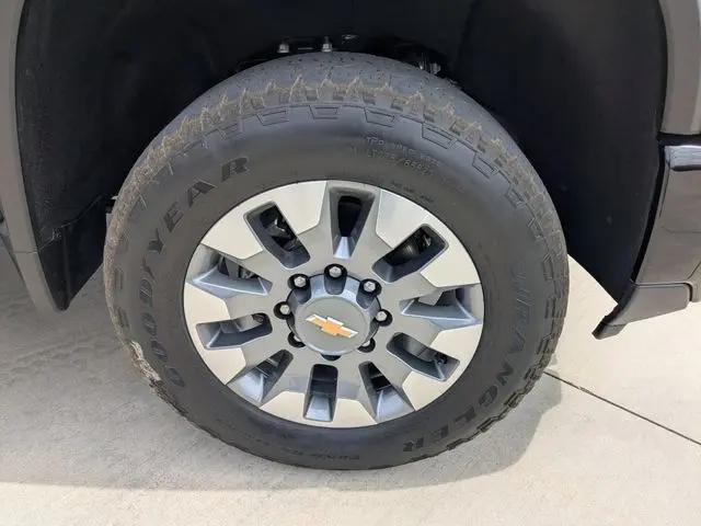 2024 Chevrolet Silverado 2500HD 4WD Crew Cab Standard Bed Custom