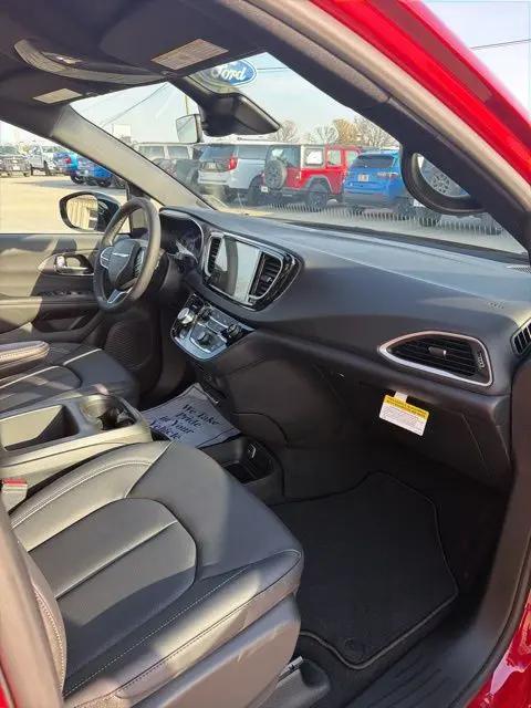 2026 Chrysler Voyager LX