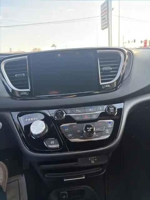 2026 Chrysler Voyager LX