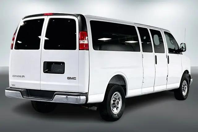2025 GMC Savana Passenger RWD 3500 Extended Wheelbase LT
