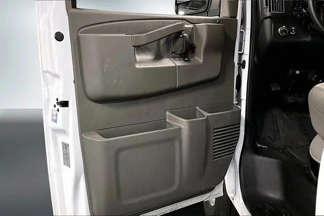 2025 GMC Savana Passenger RWD 3500 Extended Wheelbase LT