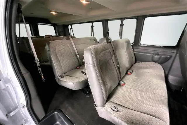 2025 GMC Savana Passenger RWD 3500 Extended Wheelbase LT