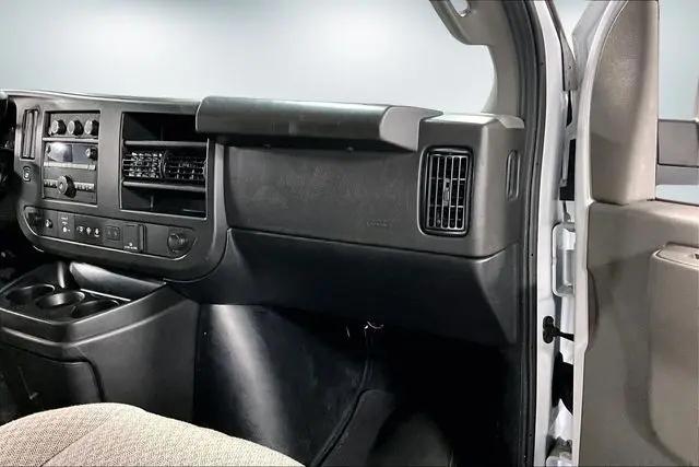 2025 GMC Savana Passenger RWD 3500 Extended Wheelbase LT