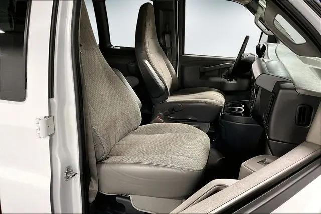 2025 GMC Savana Passenger RWD 3500 Extended Wheelbase LT