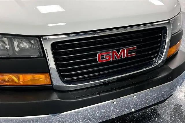 2025 GMC Savana Passenger RWD 3500 Extended Wheelbase LT