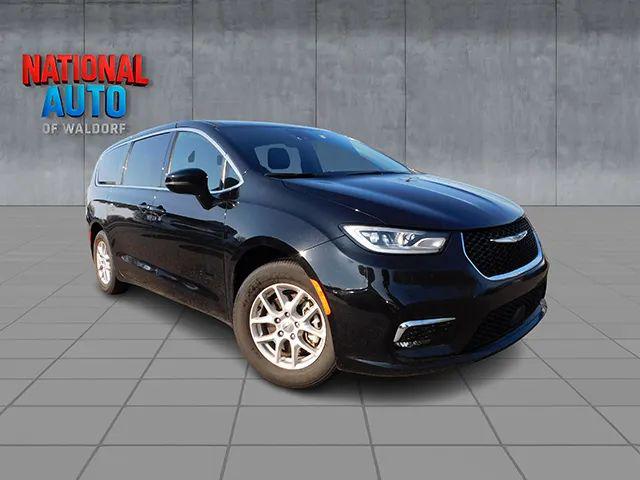 2025 Chrysler Pacifica Select for sale in Waldorf, MD