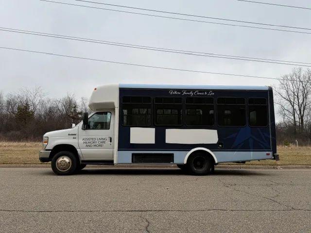 2013 Ford E-350 Cutaway Base