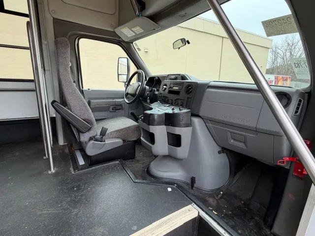 2013 Ford E-350 Cutaway Base