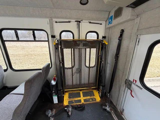 2013 Ford E-350 Cutaway Base