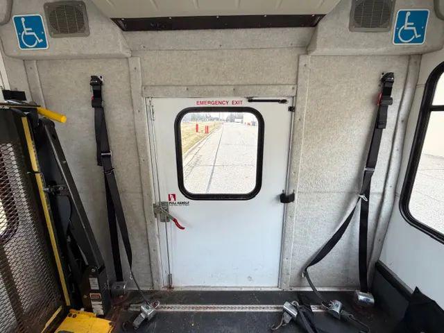 2013 Ford E-350 Cutaway Base