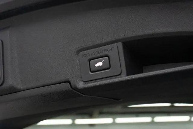 2025 Acura RDX Standard