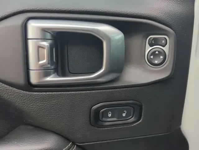 2023 Jeep Wrangler 4-Door Sahara