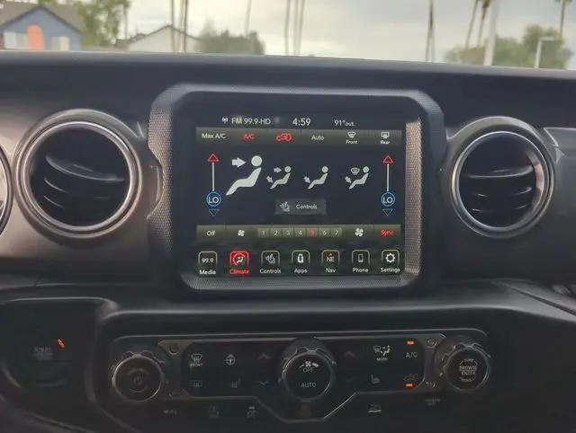 2023 Jeep Wrangler 4-Door Sahara