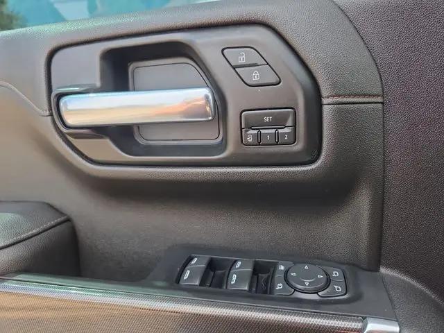 2022 GMC Sierra 1500 Limited 4WD Crew Cab Short Box AT4