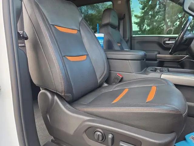 2022 GMC Sierra 1500 Limited 4WD Crew Cab Short Box AT4