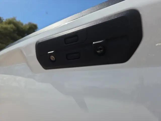 2022 GMC Sierra 1500 Limited 4WD Crew Cab Short Box AT4