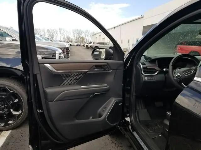 2026 GMC Acadia Denali AWD