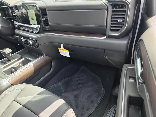 2026 GMC Sierra 1500 Crew Cab, Short Bed, SLT, 4WD