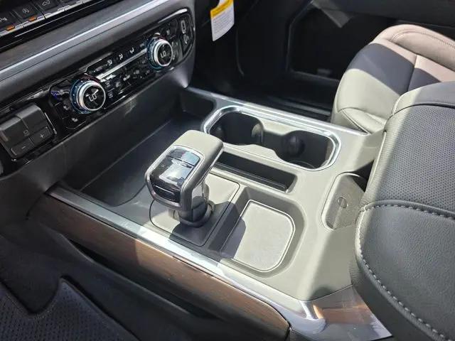 2026 GMC Sierra 1500 Crew Cab, Short Bed, SLT, 4WD