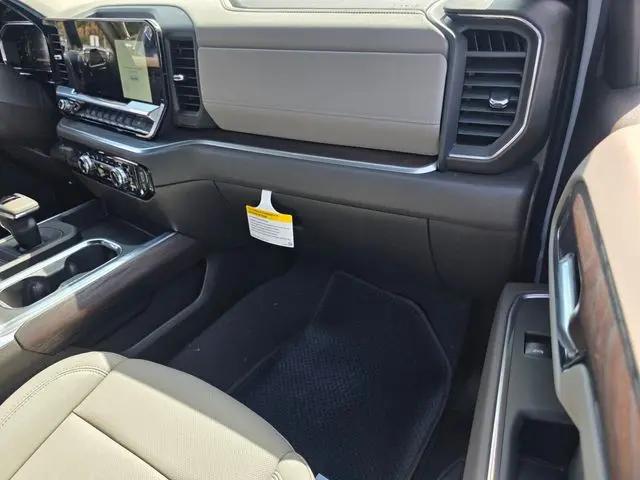 2026 GMC Sierra 1500 Crew Cab, Short Bed, SLT, 4WD