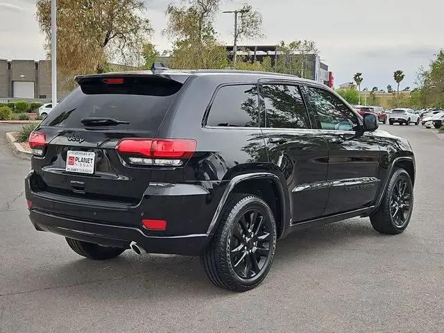 2022 Jeep Grand Cherokee Laredo X 4x4