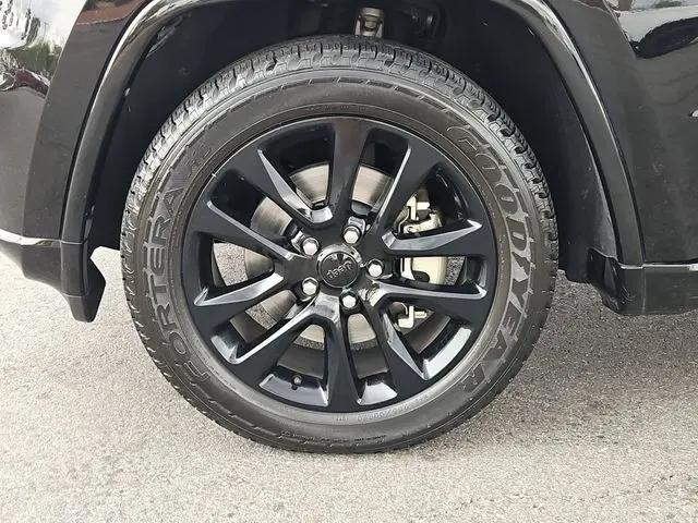 2022 Jeep Grand Cherokee Laredo X 4x4