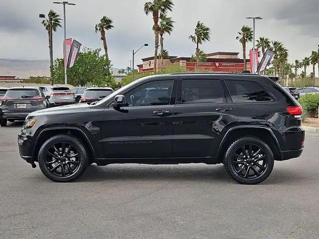 2022 Jeep Grand Cherokee Laredo X 4x4